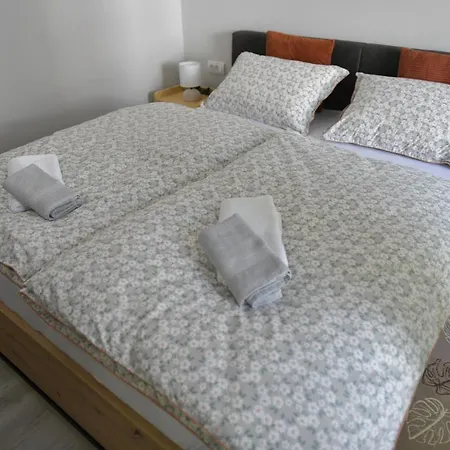 Time Out 1 Apartman *
